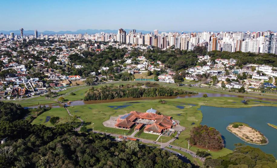 Paraná é 4º melhor estado do Índice de Progresso Social, com destaque em moradia e meio ambiente - Na foto, Maringá, - Avenida Getúlio Vargas