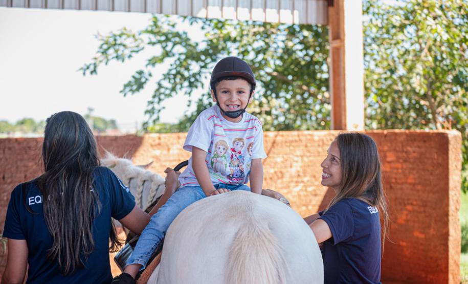 Criado há 9 anos, núcleo da UENP se destaca por terapia com cavalos