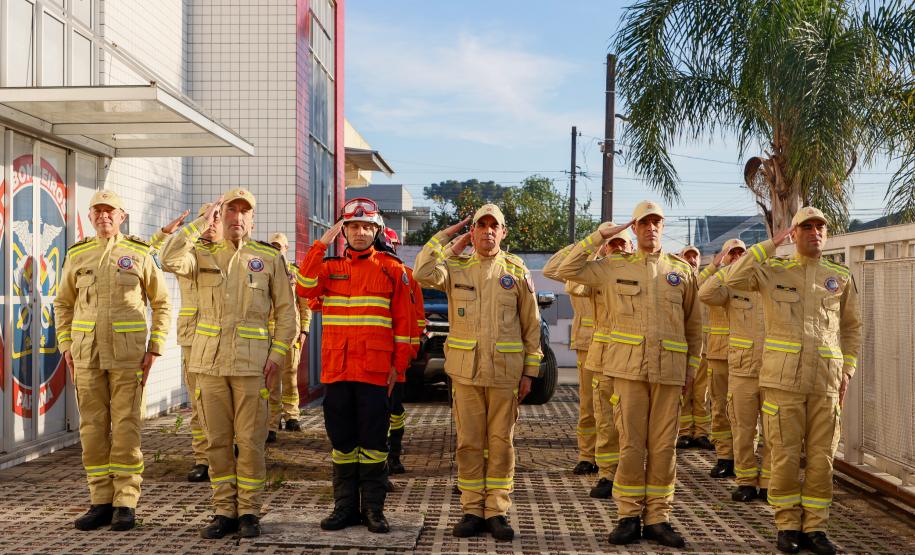 Paraná envia bombeiros para ajudar no combate a incêndios no Pantanal