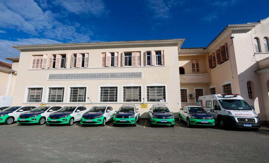 Governo entrega veículos e libera recursos para cirurgias no Hospital do Trabalhador