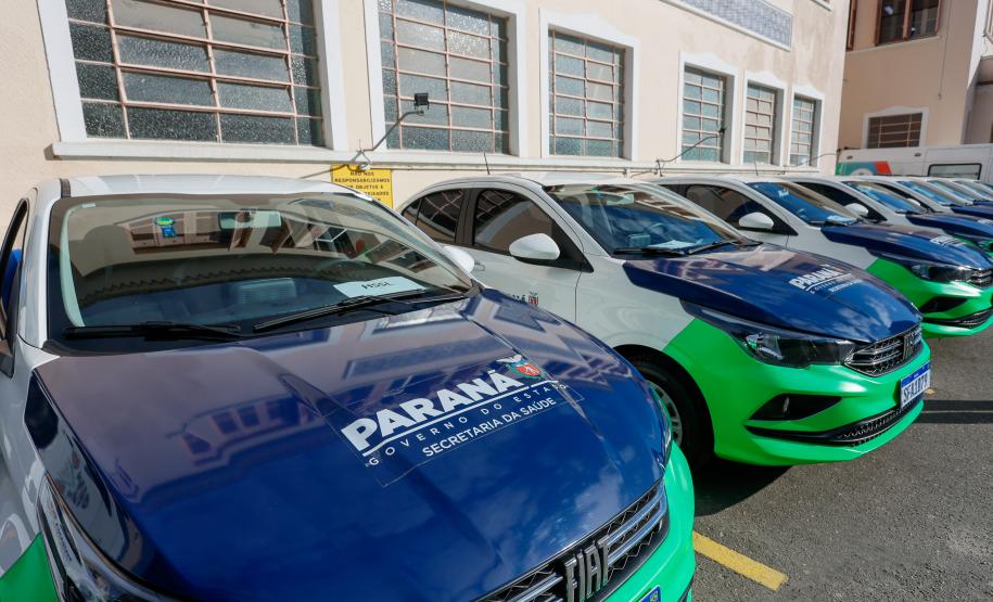 Governo entrega veículos e libera recursos para cirurgias no Hospital do Trabalhador