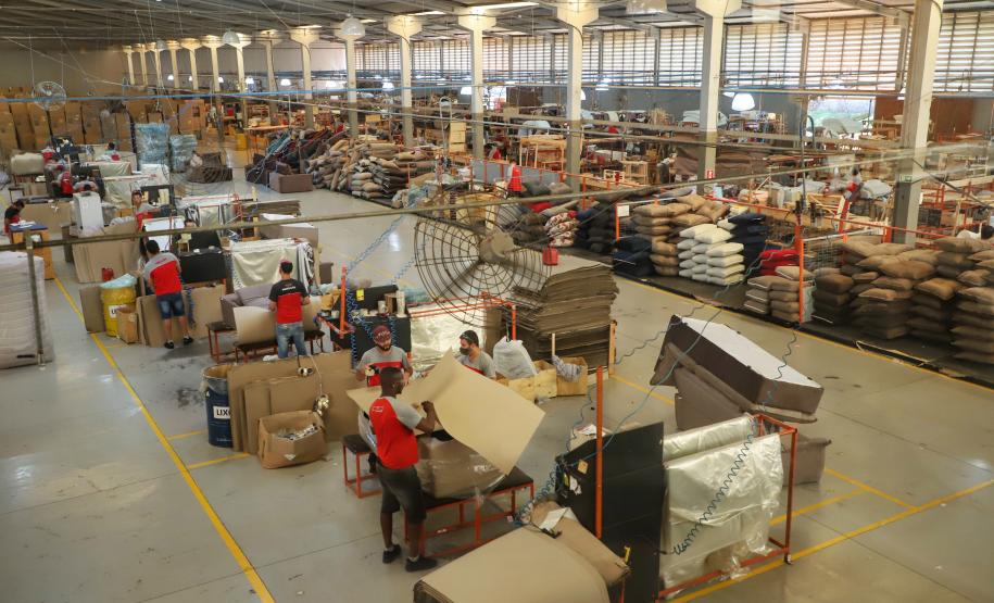 Com meio milhão de empregos desde 2020, Paraná alcança 3,2 milhões de carteiras assinadas