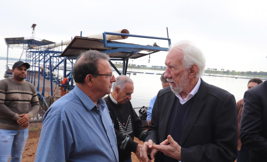 O governador em exercício Darci Piana recebeu o ministro da Pesca e Aquicultura, André de Paula, em uma visita a produtores de tilápia em Alvorada do Sul e Bela Vista do Paraíso, na região Norte do Paraná, nesta segunda-feira (15).