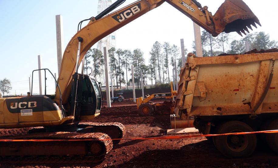 O governador em exercício Darci Piana e o presidente do Paraguai, Santiago Peña, visitaram nesta quarta-feira (3) a Ponte da Integração Brasil-Paraguai, que fica na divisa entre Foz do Iguaçu, no Oeste do Paraná, e o município paraguaio de Presidente Franco.