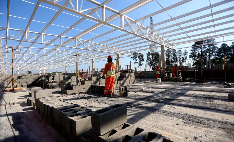 O governador em exercício Darci Piana e o presidente do Paraguai, Santiago Peña, visitaram nesta quarta-feira (3) a Ponte da Integração Brasil-Paraguai, que fica na divisa entre Foz do Iguaçu, no Oeste do Paraná, e o município paraguaio de Presidente Franco.