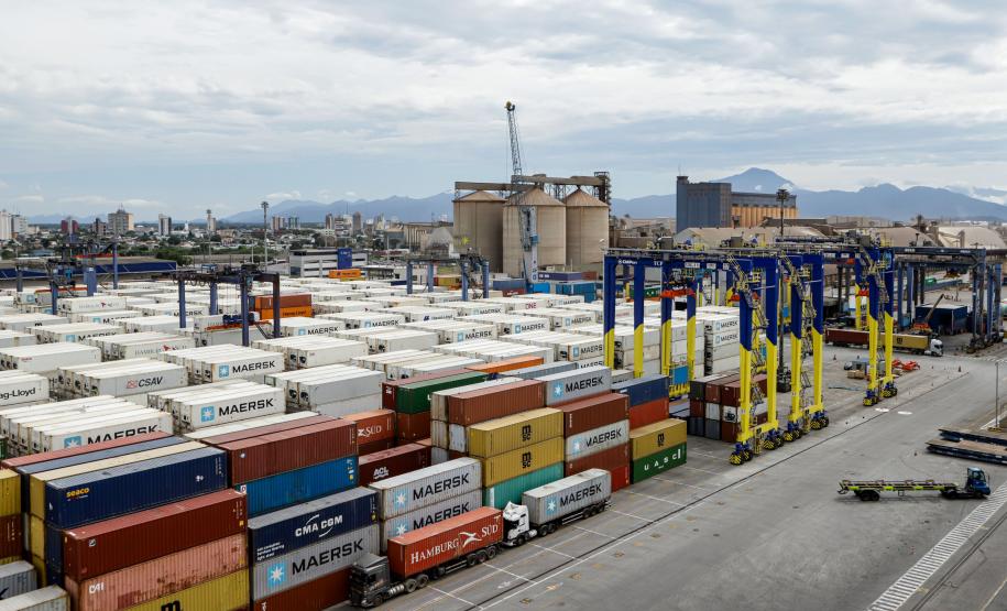 Paraná amplia destinos de exportações: são 2.081 produtos para 215 mercados