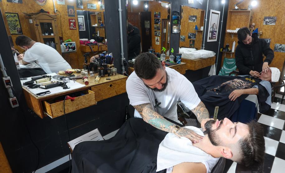 De acordo com dados do Caged, 316 cidades paranaenses registraram mais contratações com carteira assinada do que demissões de janeiro a maio de 2024.