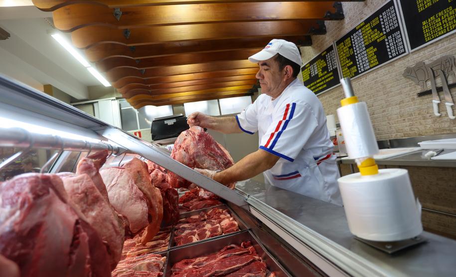 De acordo com dados do Caged, 316 cidades paranaenses registraram mais contratações com carteira assinada do que demissões de janeiro a maio de 2024.