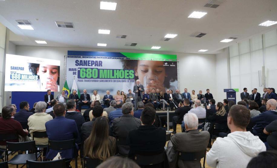 O governador em exercício Darci Piana e o presidente da Sanepar, Wilson Bley, anunciam nesta terça-feira (02) um pacote de investimento em saneamento rural e urbano e distribuição de água, além da conclusão de obras emblemáticas do setor.