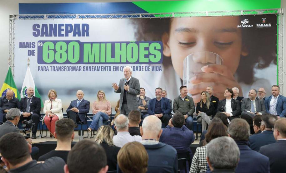 O governador em exercício Darci Piana e o presidente da Sanepar, Wilson Bley, anunciam nesta terça-feira (02) um pacote de investimento em saneamento rural e urbano e distribuição de água, além da conclusão de obras emblemáticas do setor.