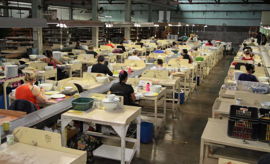 790 mil pessoas: Paraná atinge maior número de trabalhadores na indústria da história