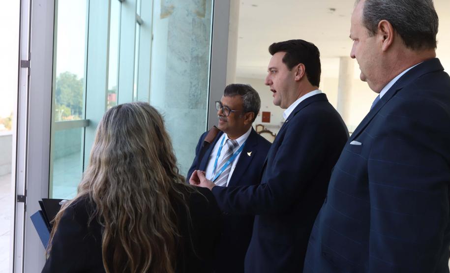 O governador Carlos Massa Ratinho Junior recepcionou nesta segunda-feira (19), no Palácio Iguaçu, uma comitiva do Centro de Desenvolvimento de Computação Avançada (C-DAC), instituição indiana que é referência em pesquisa e desenvolvimento de alta tecnologia.