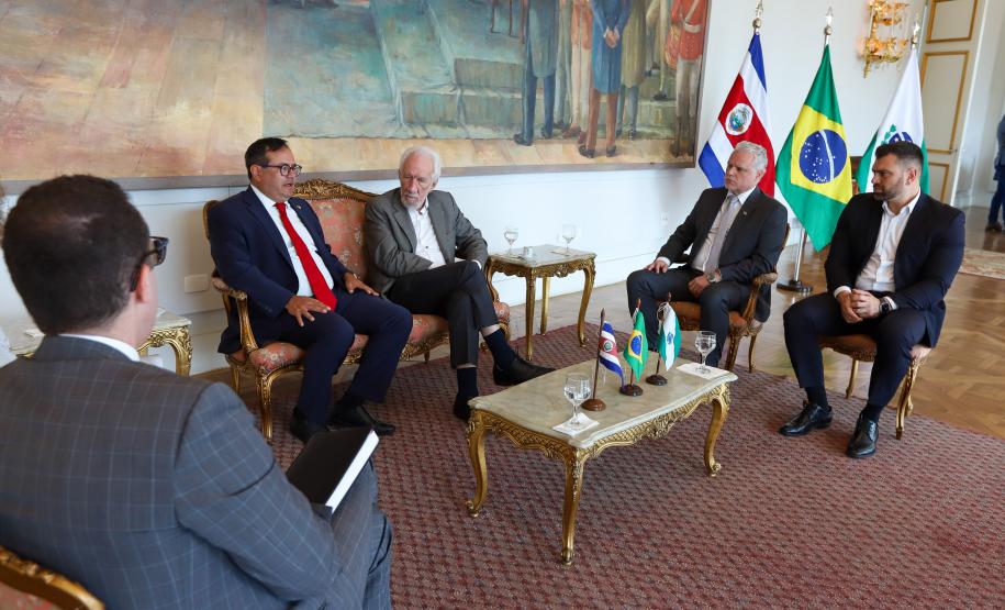 O vice-governador Darci Piana recebe nesta terca-feira (20), o embaixador da Costa Rica, Norman Lizano no Palacio Iguacu.