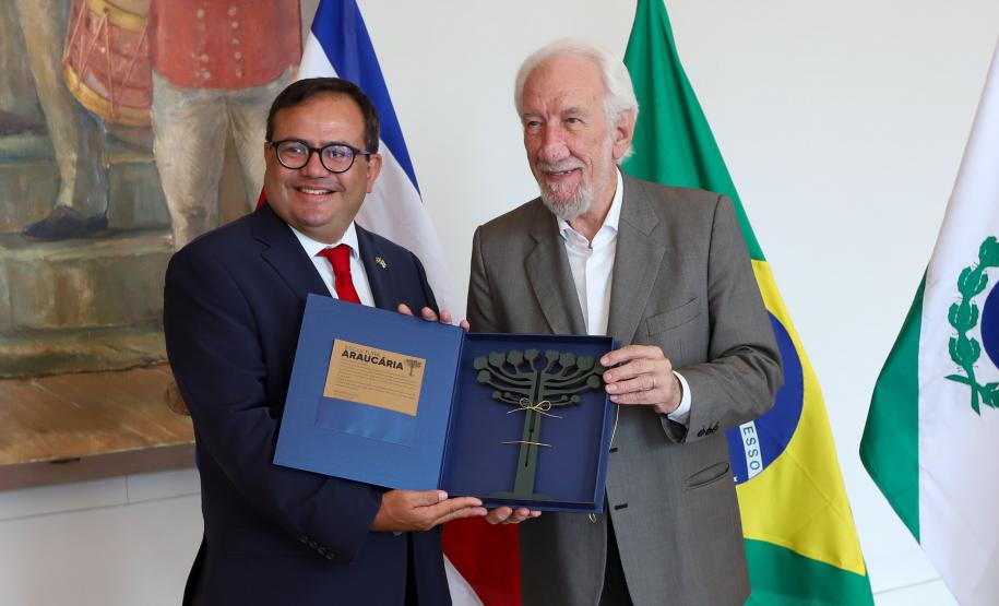 O vice-governador Darci Piana recebe nesta terca-feira (20), o embaixador da Costa Rica, Norman Lizano no Palacio Iguacu.