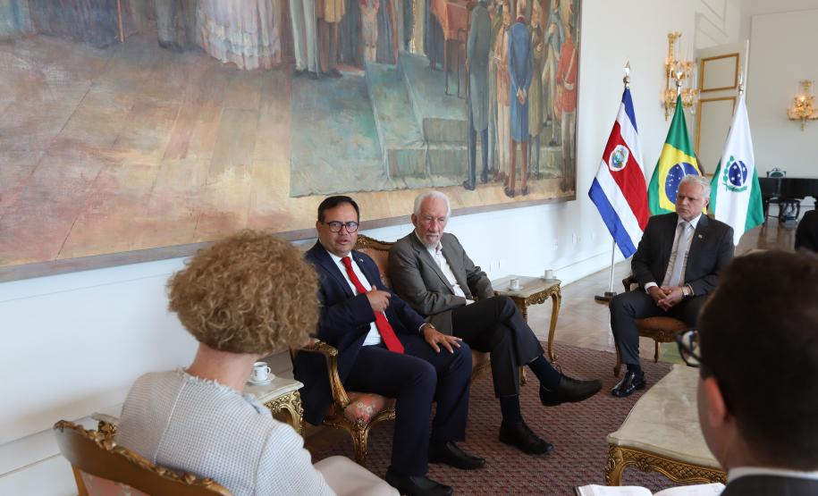 O vice-governador Darci Piana recebe nesta terca-feira (20), o embaixador da Costa Rica, Norman Lizano no Palacio Iguacu.