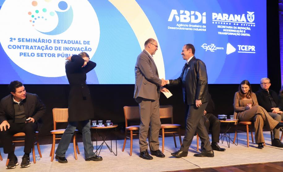 O Governo do Estado, por meio da Secretaria da Inovação, Modernização e Transformação Digital (SEI), apresentou nesta terça-feira (13) novidades voltadas à inovação: a criação de um novo hub para Govtechs e um acordo de colaboração com a Agência Brasileira de Desenvolvimento Industrial (ABDI), do governo federal, que dará apoio técnico especializado para futuras contratações do Estado em Pesquisa e Desenvolvimento (P&D).