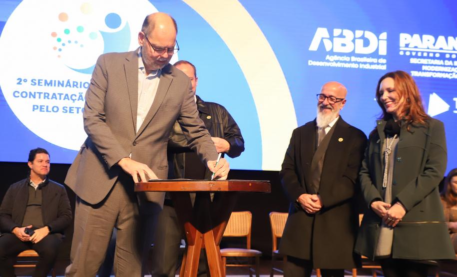 O Governo do Estado, por meio da Secretaria da Inovação, Modernização e Transformação Digital (SEI), apresentou nesta terça-feira (13) novidades voltadas à inovação: a criação de um novo hub para Govtechs e um acordo de colaboração com a Agência Brasileira de Desenvolvimento Industrial (ABDI), do governo federal, que dará apoio técnico especializado para futuras contratações do Estado em Pesquisa e Desenvolvimento (P&D).