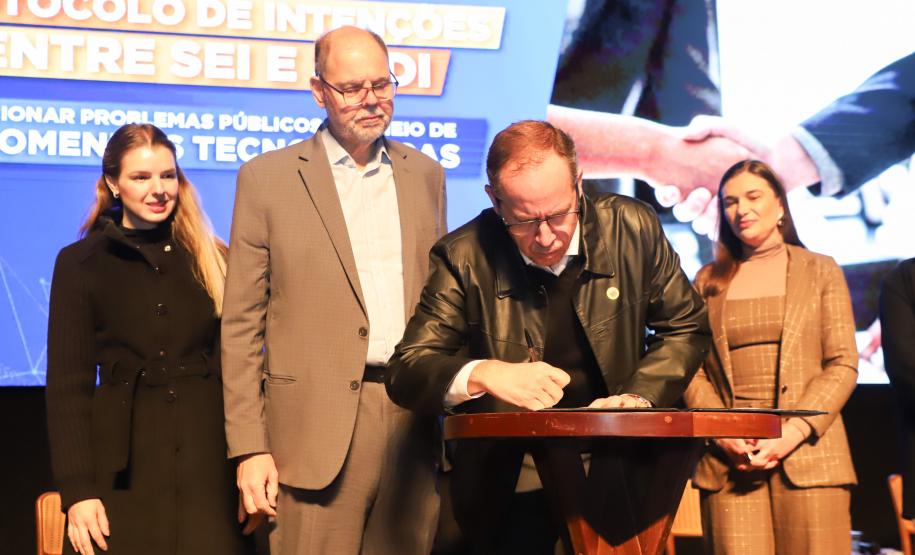 O Governo do Estado, por meio da Secretaria da Inovação, Modernização e Transformação Digital (SEI), apresentou nesta terça-feira (13) novidades voltadas à inovação: a criação de um novo hub para Govtechs e um acordo de colaboração com a Agência Brasileira de Desenvolvimento Industrial (ABDI), do governo federal, que dará apoio técnico especializado para futuras contratações do Estado em Pesquisa e Desenvolvimento (P&D).