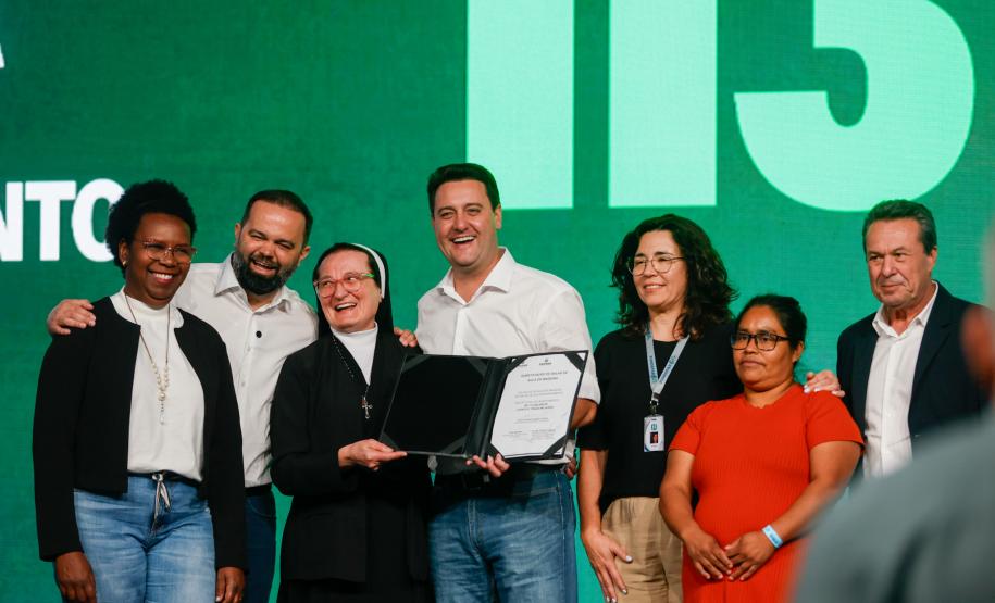 O governador Carlos Massa Ratinho Junior assinou nesta quinta-feira (22) a liberação de R$ 220 milhões para melhorar a estrutura das escolas da rede estadual do Paraná.