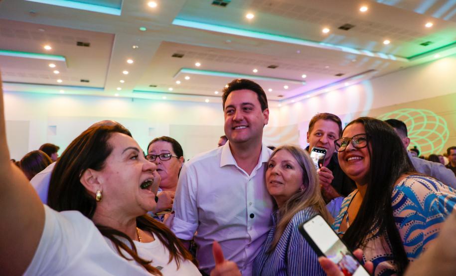 O governador Carlos Massa Ratinho Junior assinou nesta quinta-feira (22) a liberação de R$ 220 milhões para melhorar a estrutura das escolas da rede estadual do Paraná.