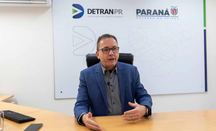 O presidente da Liga de Amadores Brasileiros de Rádio Emissão (LABRE), Renato Figuerôa, éum destes voluntários.