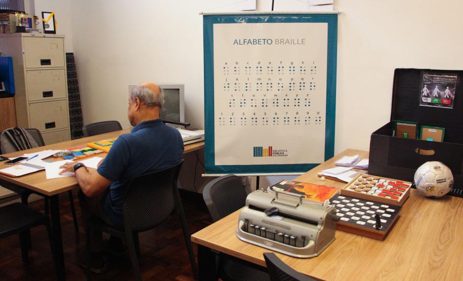 Biblioteca Pública do Paraná (BPP) - Projeto Cine Inclusivo – Sessões de filmes com audiodescrição para pessoas com deficiência visual e auditiva. -