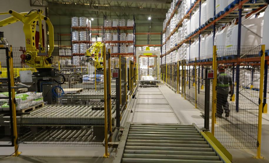 Campo Mourão, 16 de agosto de 2024 - O governador Carlos Massa Ratinho Junior participa da inauguração da indústria de rações e do lançamento da pedra fundamental da indústria de etanol e milho da Coamo em Campo Mourão.