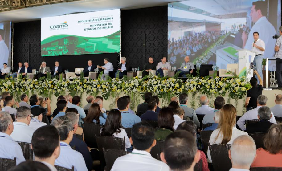 Campo Mourão, 16 de agosto de 2024 - O governador Carlos Massa Ratinho Junior participa da inauguração da indústria de rações e do lançamento da pedra fundamental da indústria de etanol e milho da Coamo em Campo Mourão.