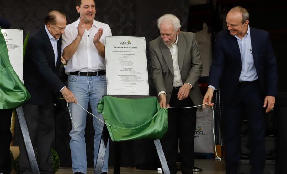 Campo Mourão, 16 de agosto de 2024 - O governador Carlos Massa Ratinho Junior participa da inauguração da indústria de rações e do lançamento da pedra fundamental da indústria de etanol e milho da Coamo em Campo Mourão.
