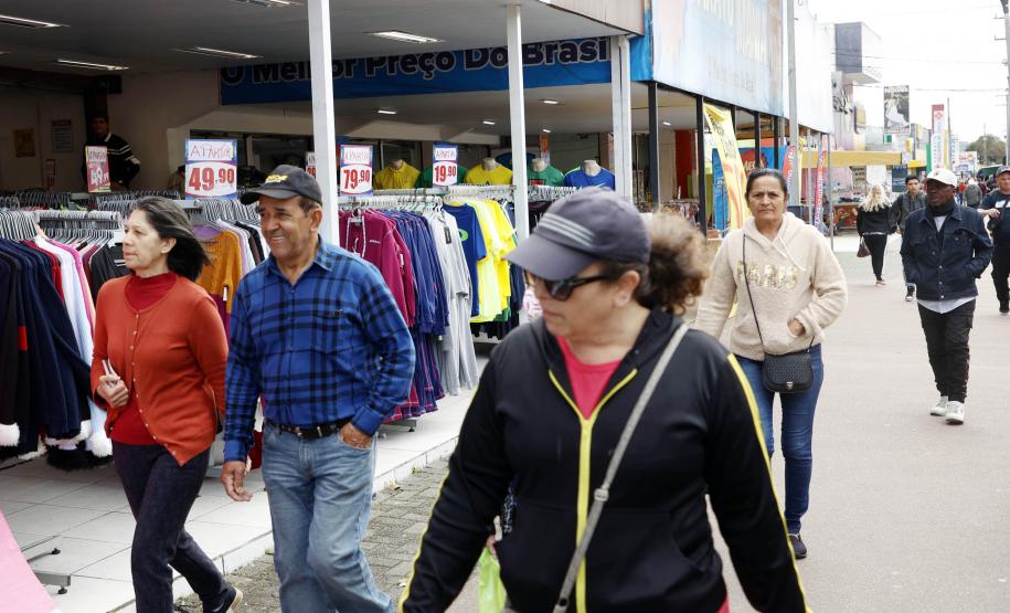 Comércio do Paraná cresce acima da média nacional em junho, com alta de 2%