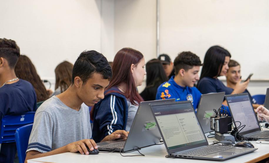 Paraná adota IA para aprimorar ensino de Matemática nas escolas da rede estadual