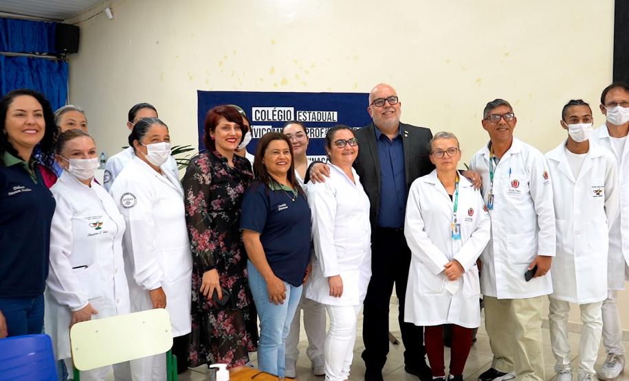 Escolas estaduais e municipais já estão recebendo a força-tarefa de vacinação