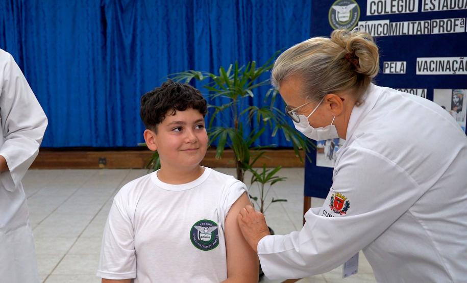Escolas estaduais e municipais já estão recebendo a força-tarefa de vacinação