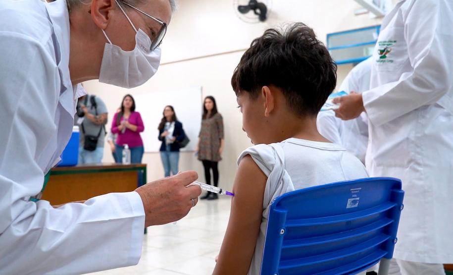 Escolas estaduais e municipais já estão recebendo a força-tarefa de vacinação