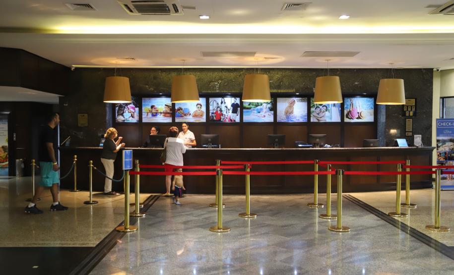 Serviços e turismo do Paraná crescem acima da média nacional no 1º semestre