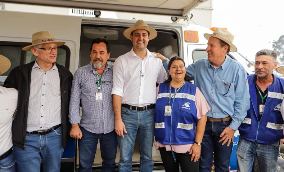Governador assina acordo com Castrolanda para criação de Parque Tecnológico do Agroleite