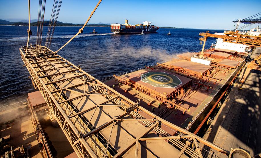 Exportação de soja pelos portos paranaenses cresce 4 vezes mais que a média nacional