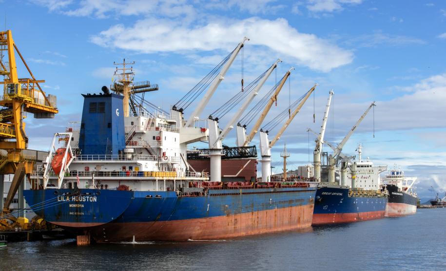 Exportações de soja, açúcar, combustíveis e frango batem recorde no Paraná em 2024