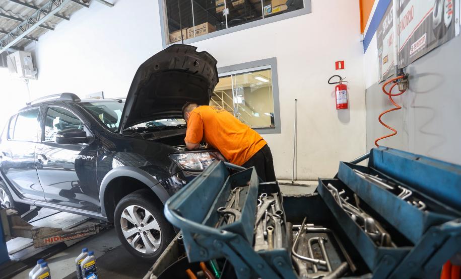 Serviços e turismo do Paraná crescem acima da média nacional no 1º semestre