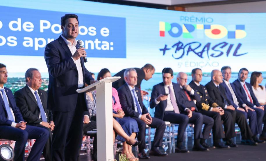 A Portos do Paraná conquistou pela quinta vez consecutiva o prêmio de melhor gestão portuária do País. O título foi recebido durante a 5ª edição Portos + Brasil, realizada nesta quarta-feira (07), em Brasília. A honraria é considerada a mais importante entre os portos públicos e homenageia as empresas com excelentes práticas de gestão portuária