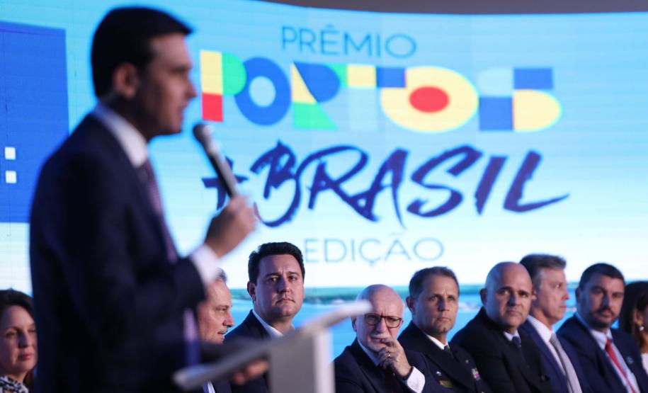 A Portos do Paraná conquistou pela quinta vez consecutiva o prêmio de melhor gestão portuária do País. O título foi recebido durante a 5ª edição Portos + Brasil, realizada nesta quarta-feira (07), em Brasília. A honraria é considerada a mais importante entre os portos públicos e homenageia as empresas com excelentes práticas de gestão portuária