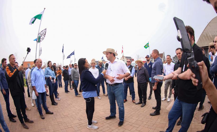 Governador assina acordo com Castrolanda para criação de Parque Tecnológico do Agroleite