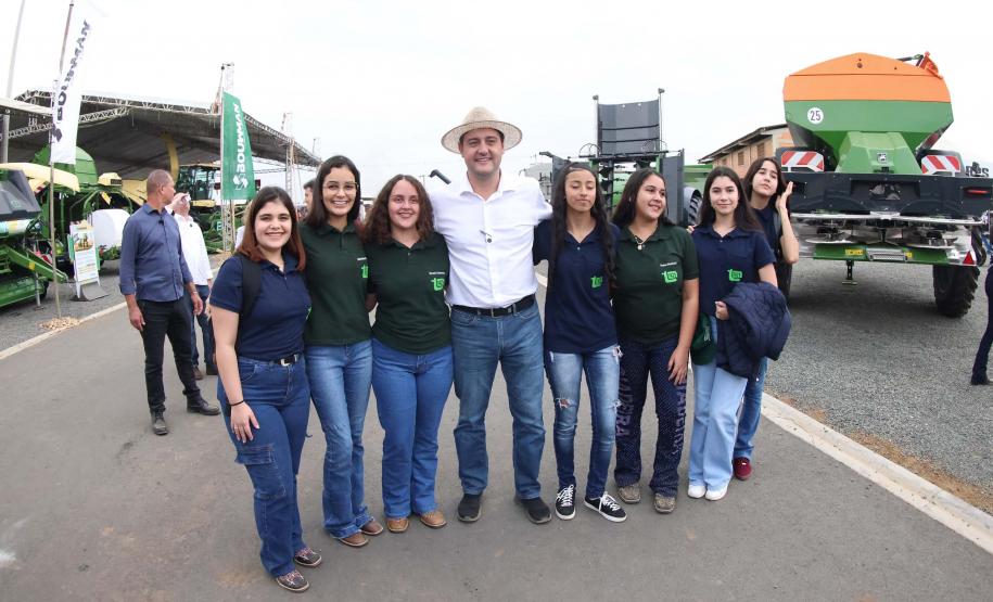 Governador assina acordo com Castrolanda para criação de Parque Tecnológico do Agroleite