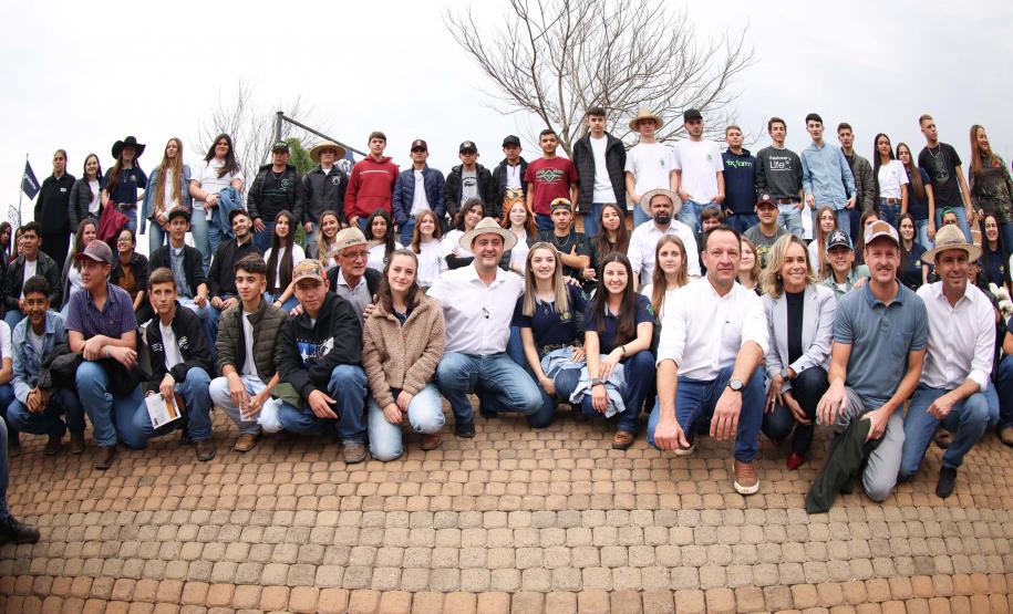 Governador assina acordo com Castrolanda para criação de Parque Tecnológico do Agroleite