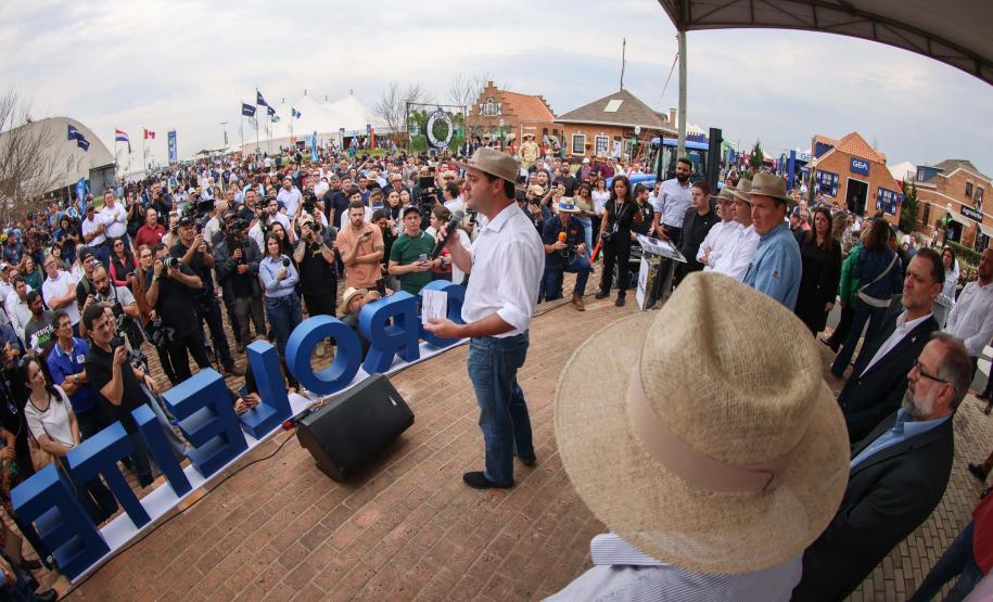 Governador assina acordo com Castrolanda para criação de Parque Tecnológico do Agroleite