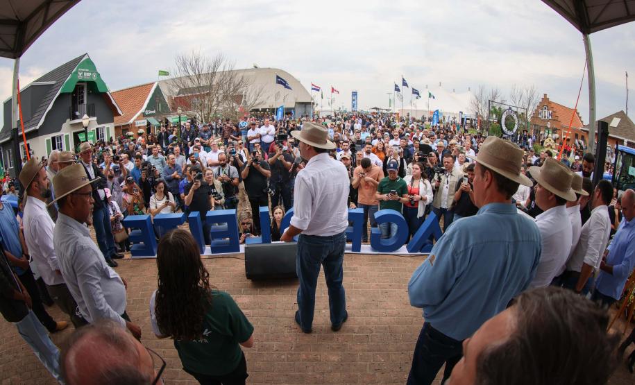 Governador assina acordo com Castrolanda para criação de Parque Tecnológico do Agroleite