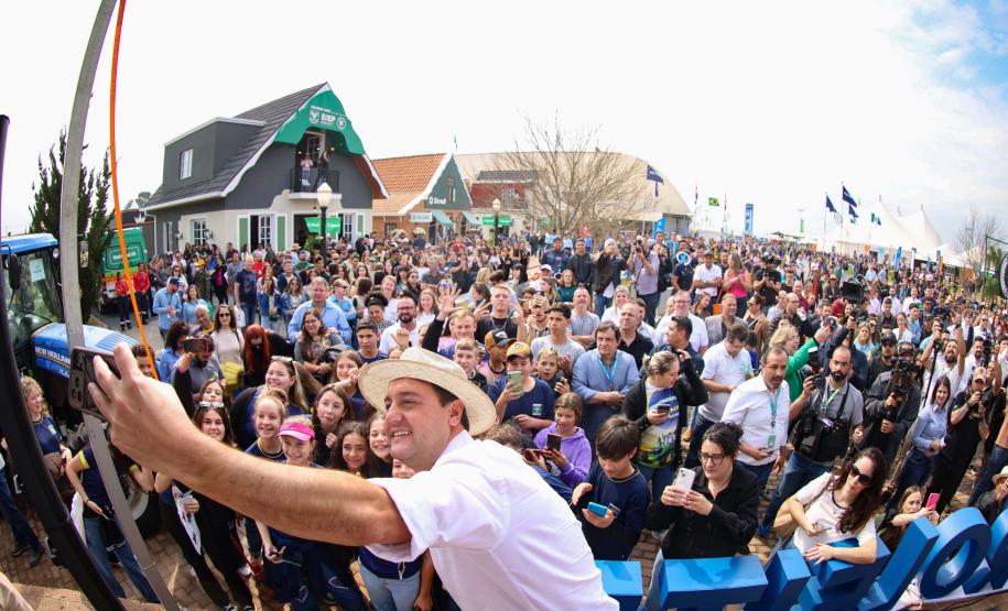 Governador assina acordo com Castrolanda para criação de Parque Tecnológico do Agroleite