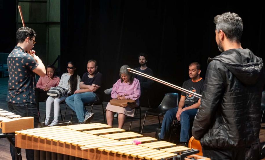 Orquestra Sinfônica do Paraná promove experiência para pessoas com deficiência visual