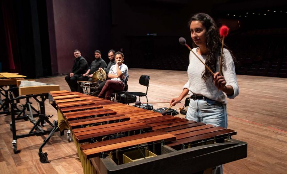 Orquestra Sinfônica do Paraná promove experiência para pessoas com deficiência visual