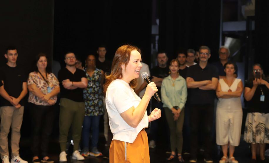 O governador Carlos Massa Ratinho Junior anuncia nesta quinta-feira (12) o repasse R$ 50 milhões para reforma, revitalização, adequação e modernização da estrutura do teatro, além da aquisição de novos equipamentos e instrumentos para Orquestra Sinfônica do Paraná